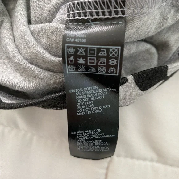 Forever 21 NWT Crop Top- Long Sleeve- Grey & Black Batman Inspired Size Medium - Picture 9 of 12